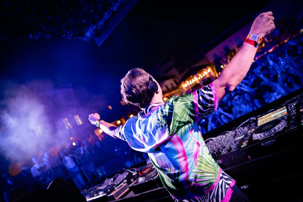 Apres at The Amp tickets