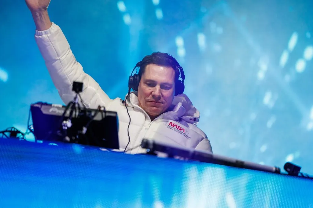 Apres at The Amp tickets